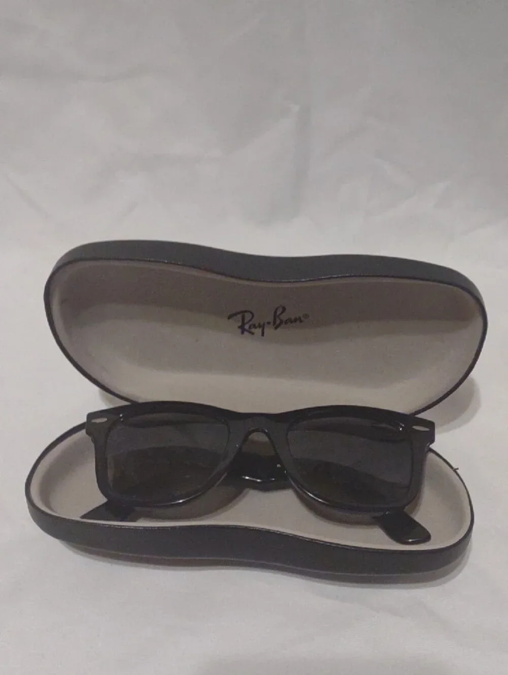 Classic Black Ray-Ban Sunglasses with Case